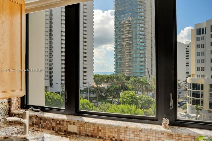 Property Photo: 1361 S Ocean Blvd 604 FL 33062