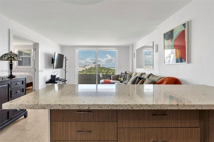 Property Photo:  465 Ocean Dr 824  FL 33139 
