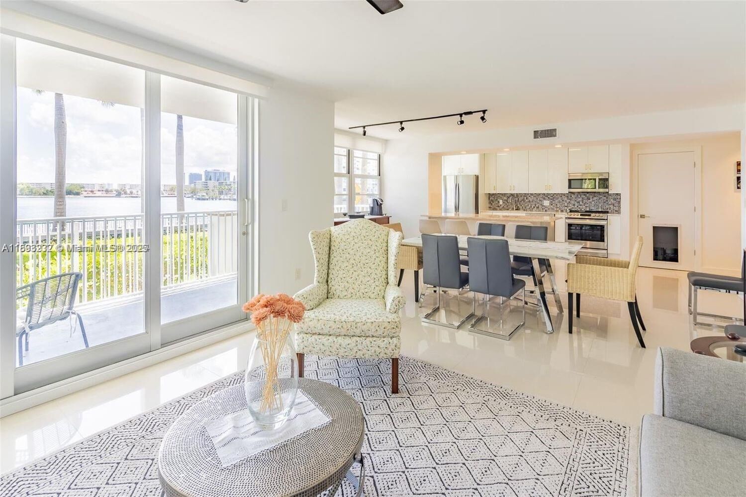 Property Photo: 2801 NE 183rd St 116W FL 33160
