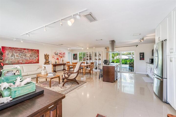 Property Photo: 8761 Ridgeland Dr FL 33157