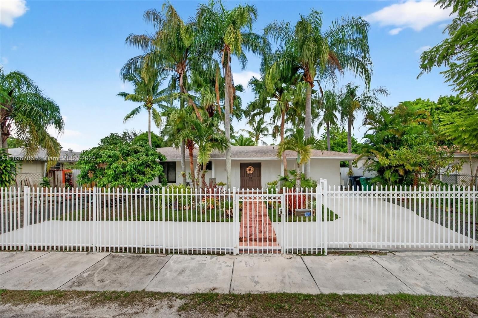 Property Photo: 10015 SW 166th St FL 33157
