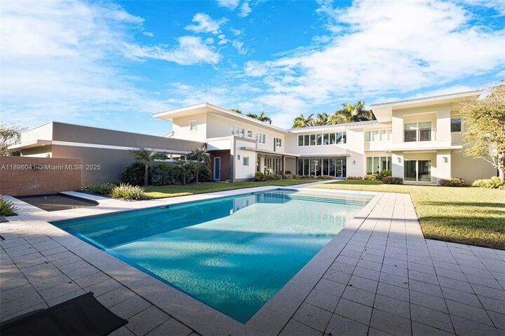 6080 SW 88th St  Pinecrest FL 33156 photo