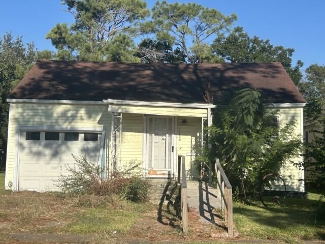 Property Photo: 1439 W 5th TX 77640