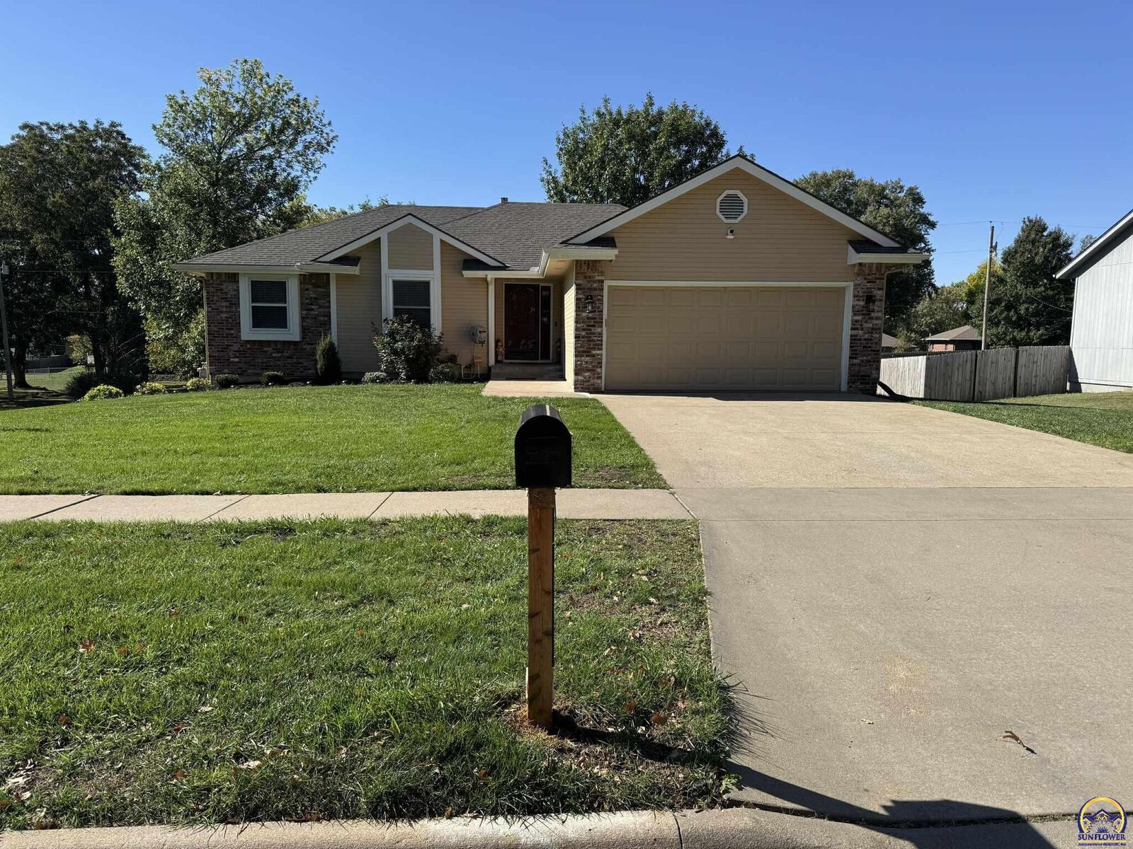 Property Photo:  1053 SW Harvey St  KS 66604