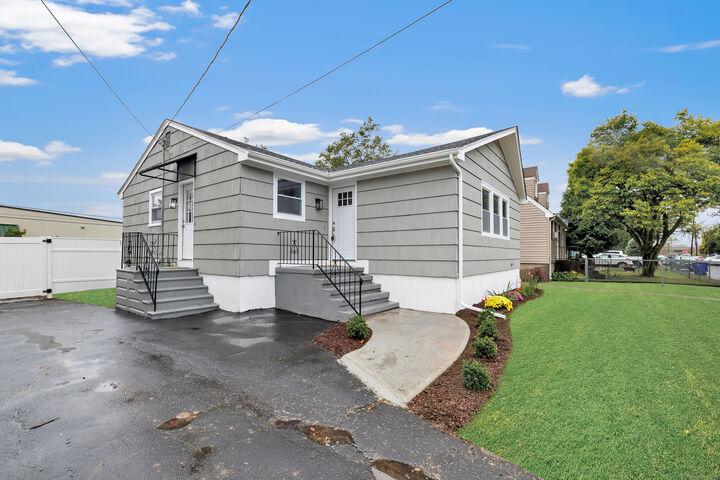 Property Photo:  65 Masarik Avenue  CT 06615