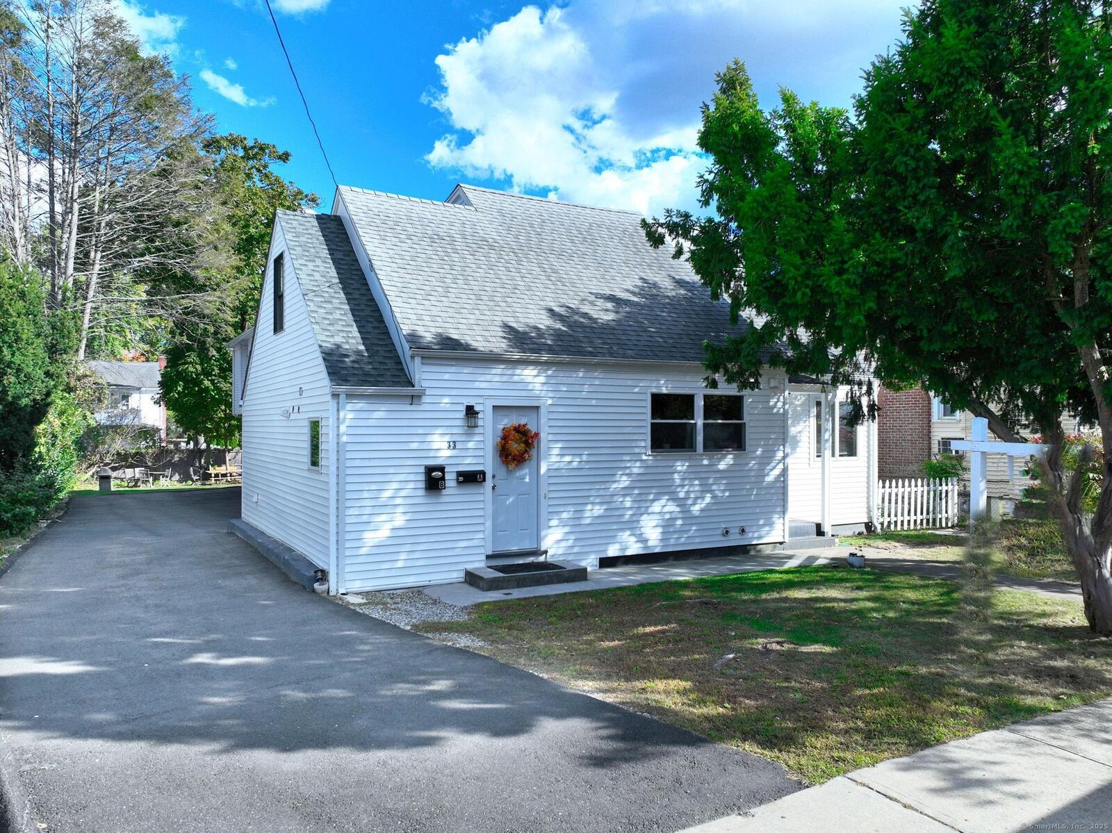 Property Photo:  33 Elm Tree Place Front House  CT 06906 