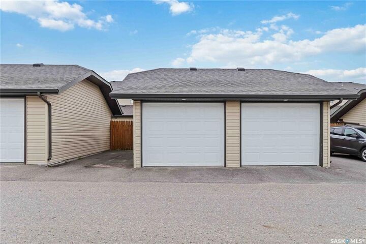 Property Photo: 232 Maningas Bend SK S7W 0P5