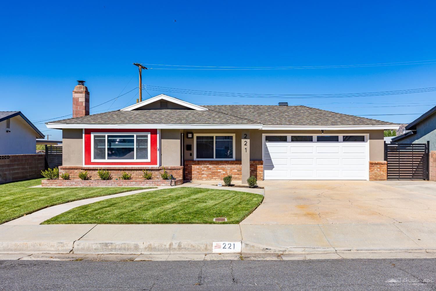 Property Photo: 221 Bartlett Street CA 93561