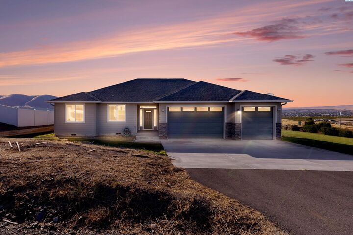 28104 N Pear Dr  Benton City WA 99320 photo