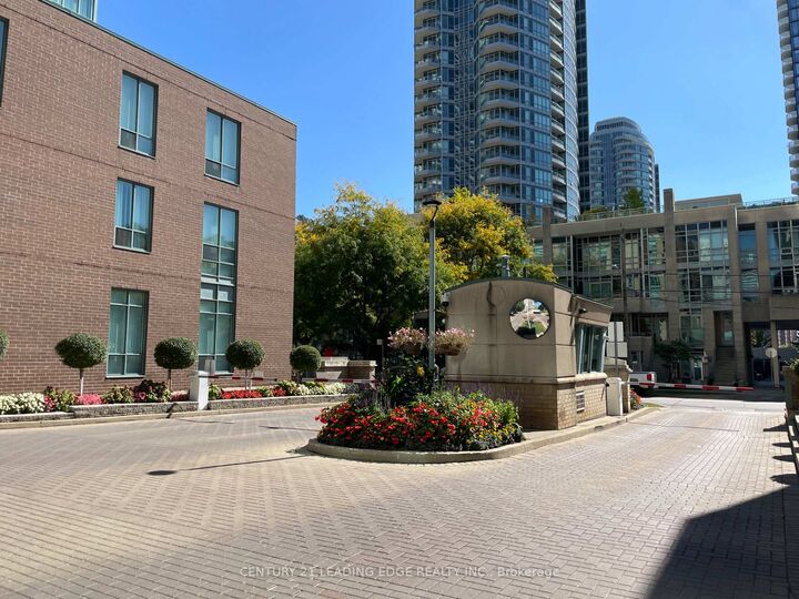 Property Photo: 22 Olive Avenue 706 ON M2N 7G6