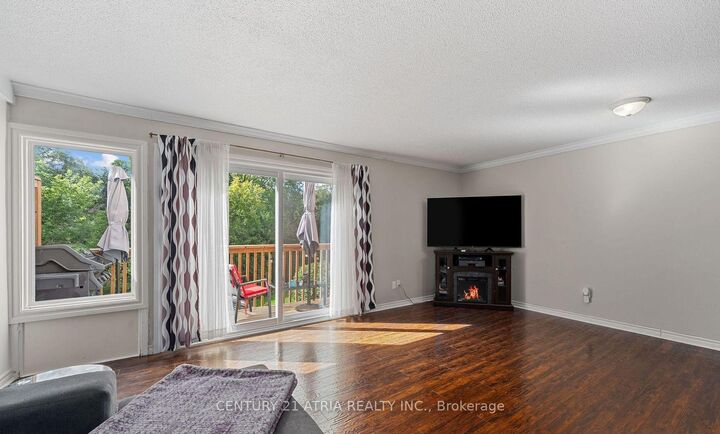 299 Milestone Crescent  Aurora ON L4G 3M2 photo