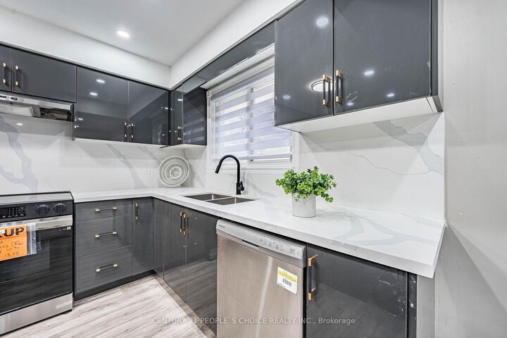 Property Photo: 506 Normandy Street 25 ON L1H 7N8