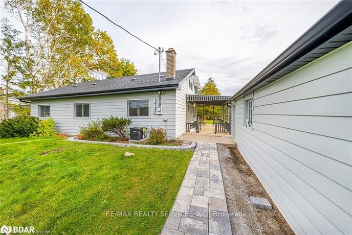 Property Photo: 885 Glen Cedar Drive ON K9J 6X5