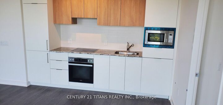 Property Photo: 20 O'Neill Road 1116 ON M3C 0R1