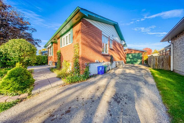 Photo de la propriété: 43 Taylor Road ON L1S 2X5
