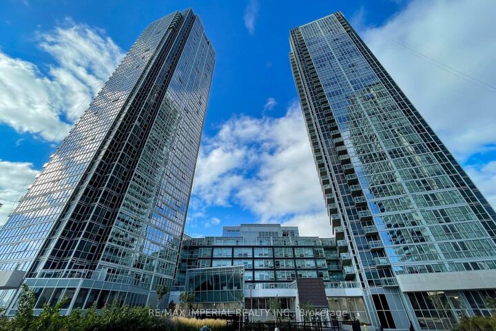 Property Photo:  2916 Highway 7 N/A 701  ON L4K 0K6