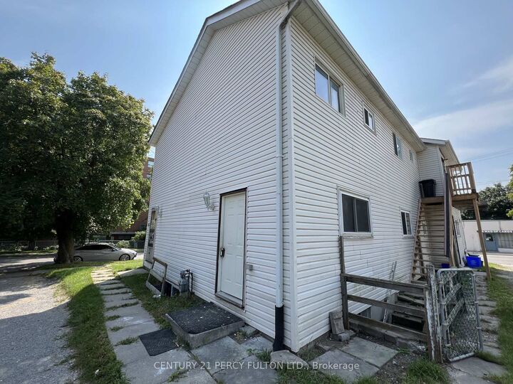 Property Photo: 86 Brock Street E 3 ON L1G 1S1