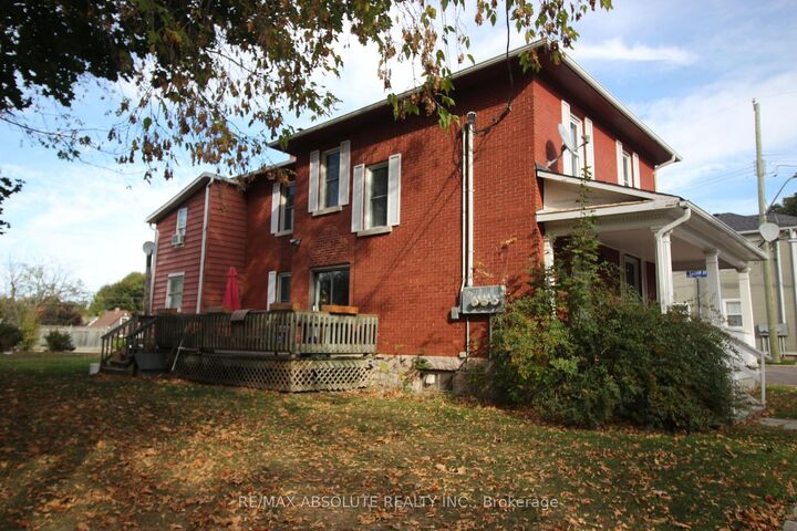 Property Photo: 193 Jennet Street ON K7V 3C2