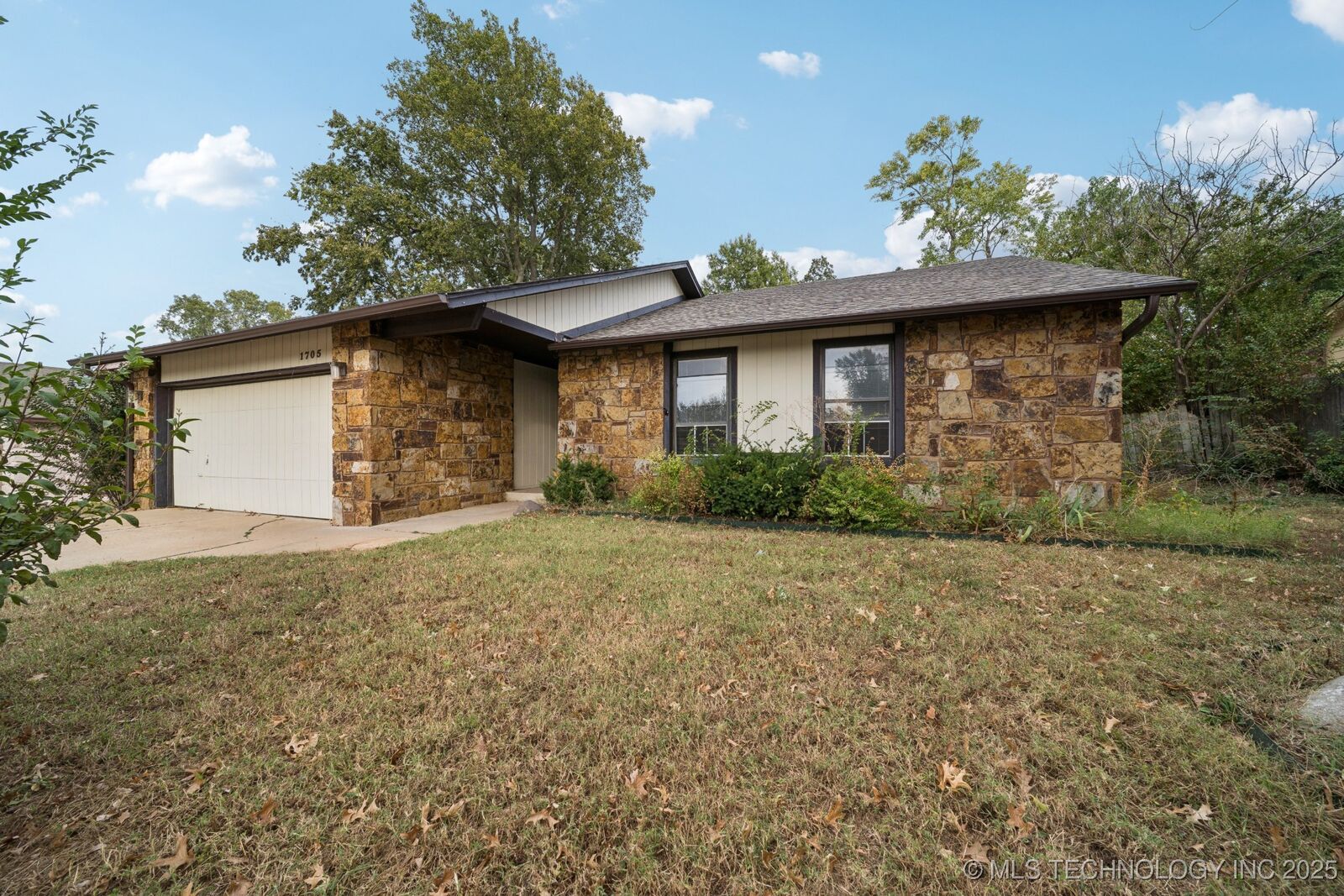 Property Photo:  1705 N 21st Street S  OK 74012 