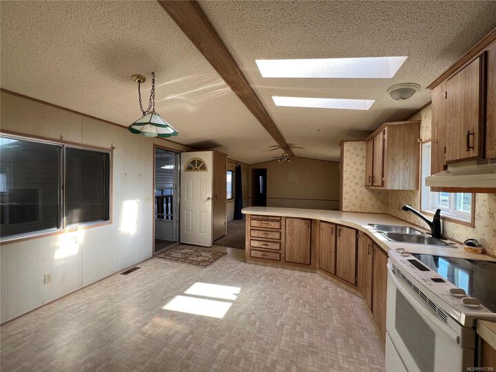 Property Photo: 602 Matchlee Dr BC V0P 1G0