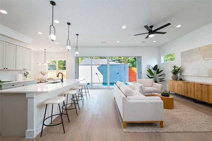 Property Photo:  1702 Pennsylvania Avenue  TX 78702 