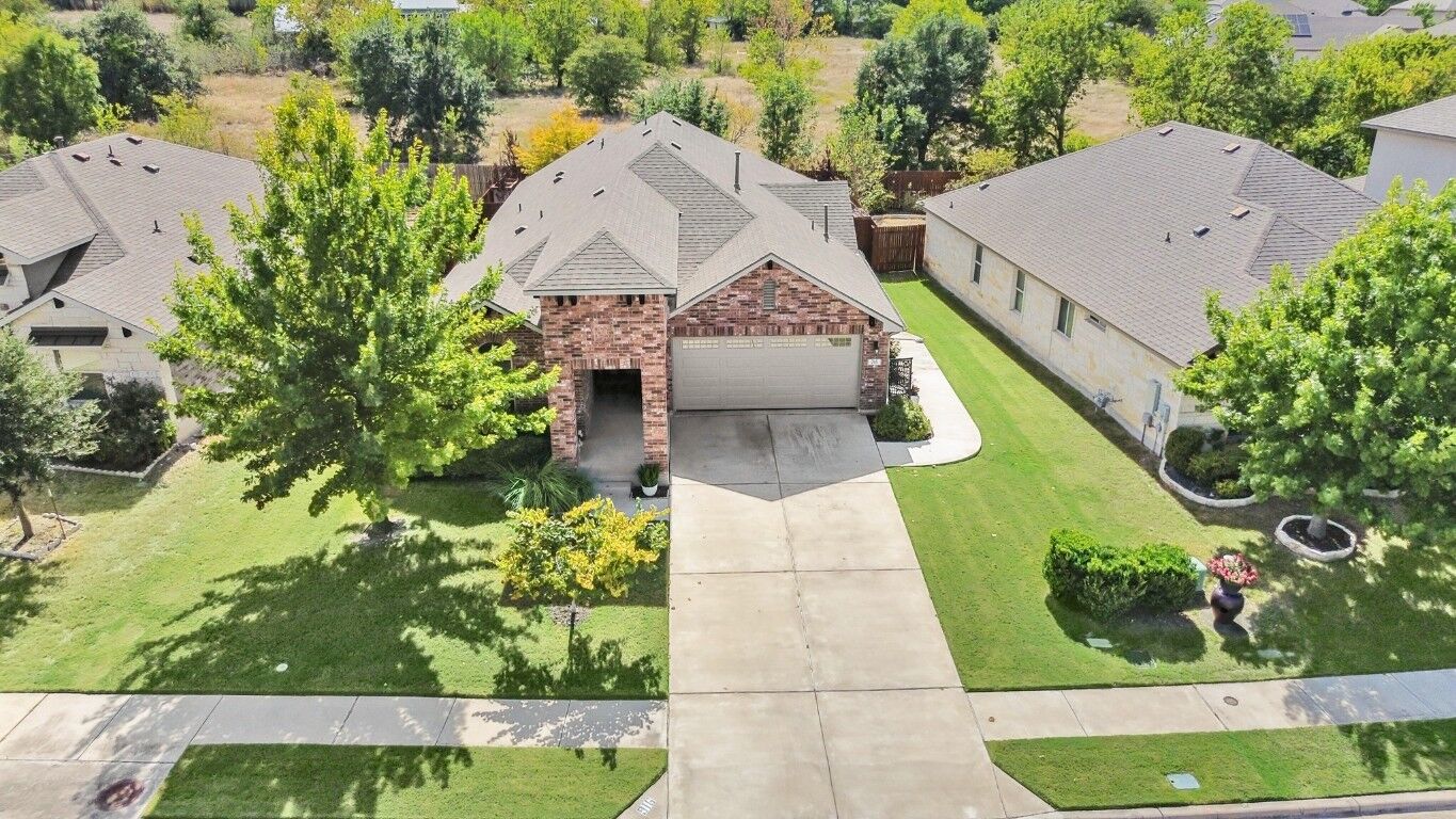 Property Photo: 916 Palo Duro Loop TX 78664