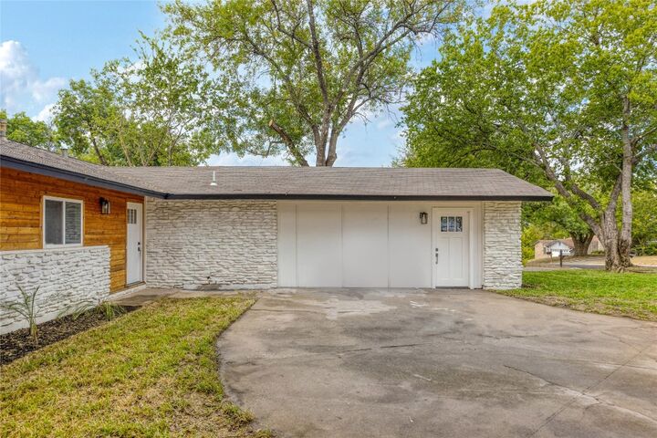 Property Photo: 6907 Tulane Drive TX 78723