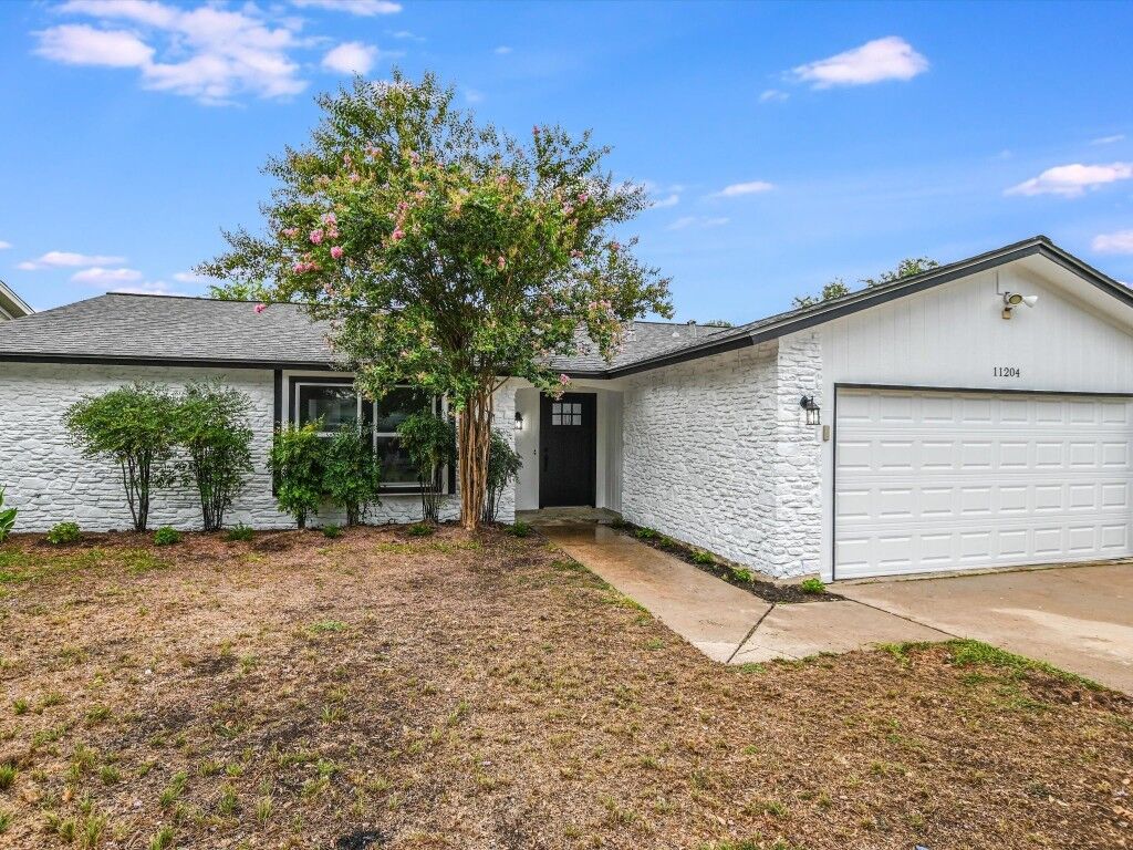 Property Photo:  11204 Iron Oak Trail  TX 78750 