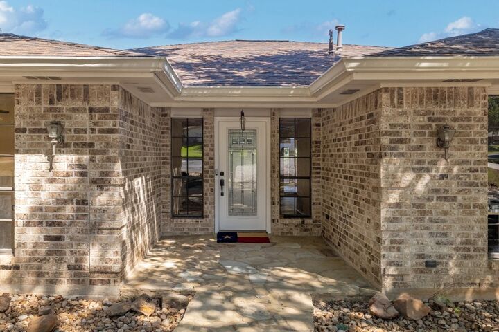 Property Photo: 2605 Hilltop Street TX 78681