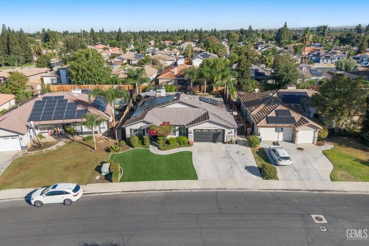 Property Photo: 9804 Anaparno Court CA 93312