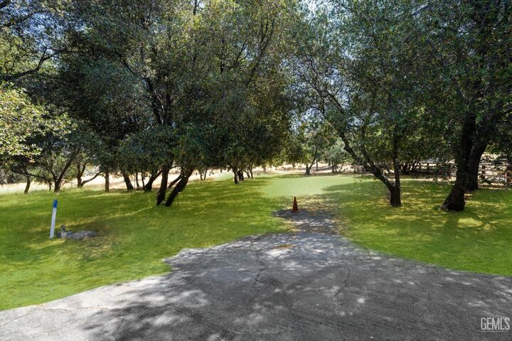 Property Photo: 1 Kirkham Court CA 93531