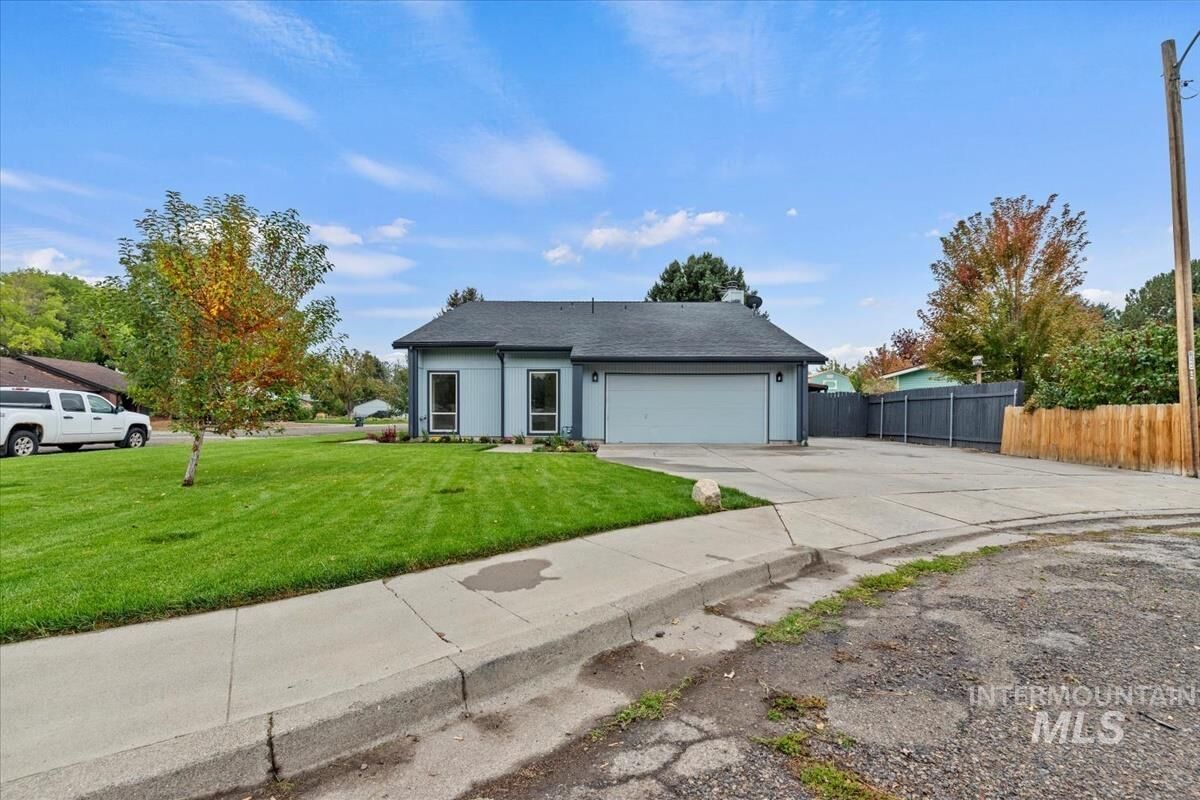 Property Photo:  1325 Amber Dr.  ID 83647 