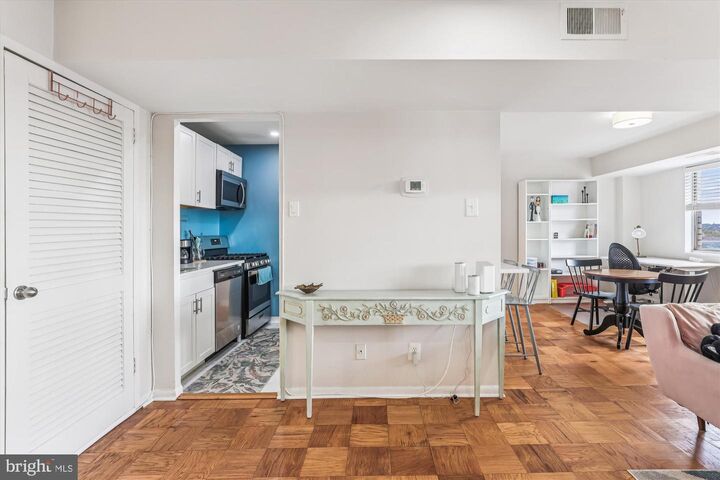 Property Photo: 5340 Holmes Run Parkway 1119 VA 22304