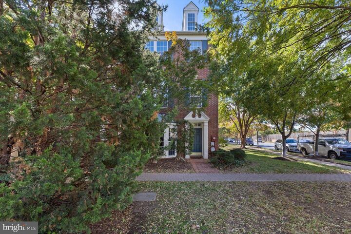 Property Photo: 726 Catts Tavern Drive VA 22314