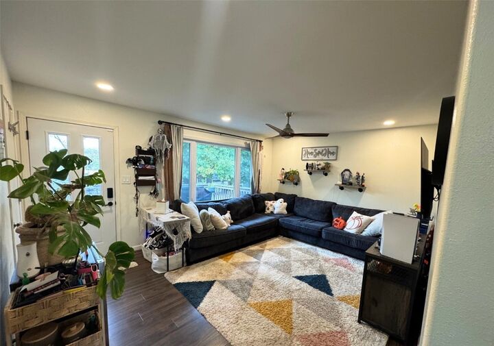Property Photo: 3411 Willow Dr NE IA 52317