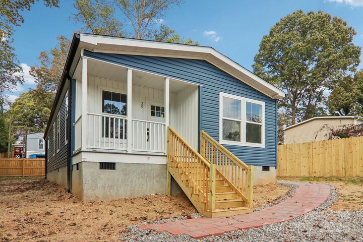 Property Photo: 39 Cherokee Road NC 28806