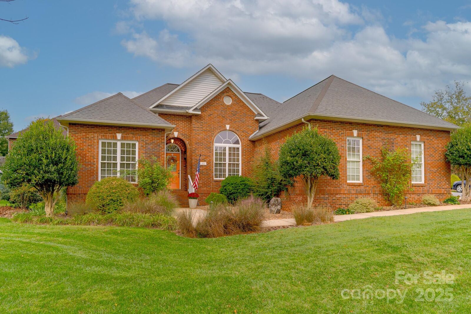 Property Photo:  811 4th Street NE  NC 28613 