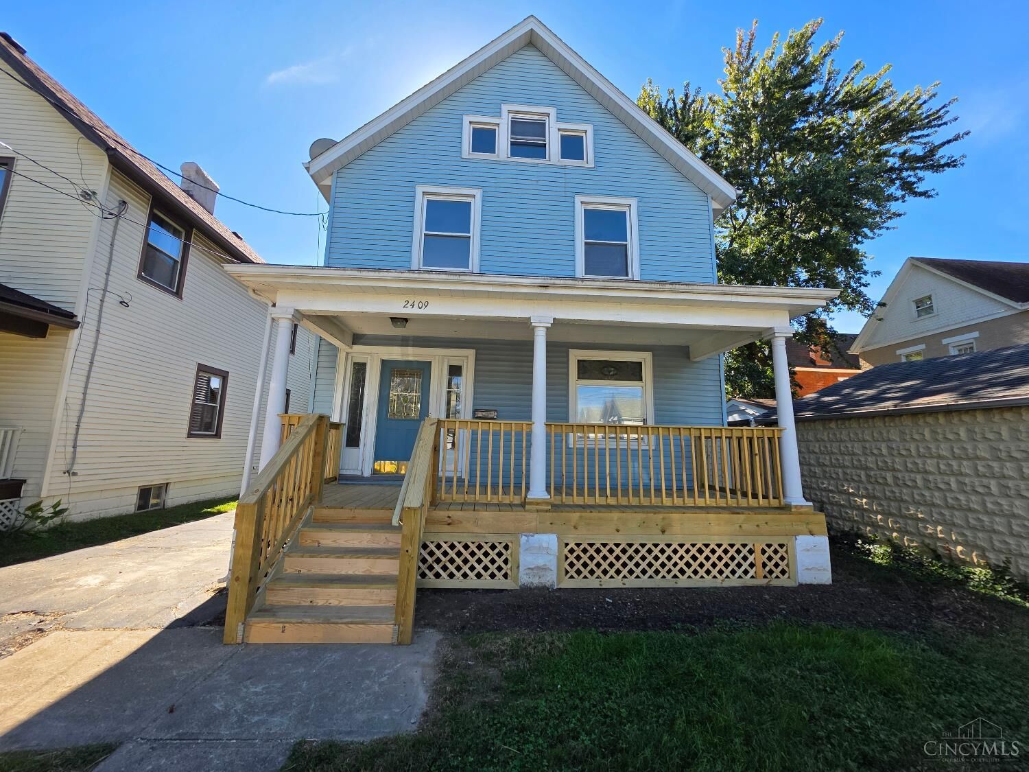 Property Photo: 2409 Kenilworth Avenue OH 45212