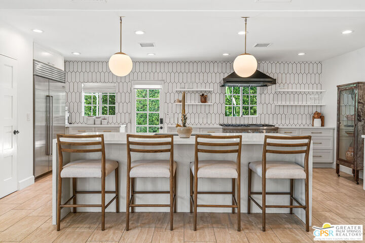 Property Photo: 418 E Via Colusa CA 92262