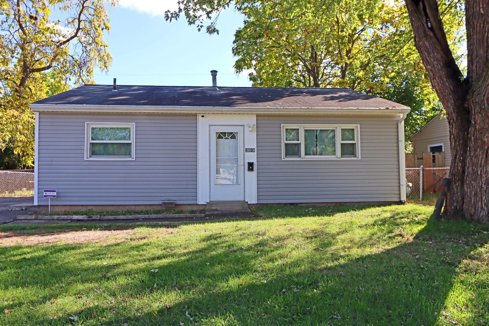 Property Photo:  3018 Woodway Road  OH 43207