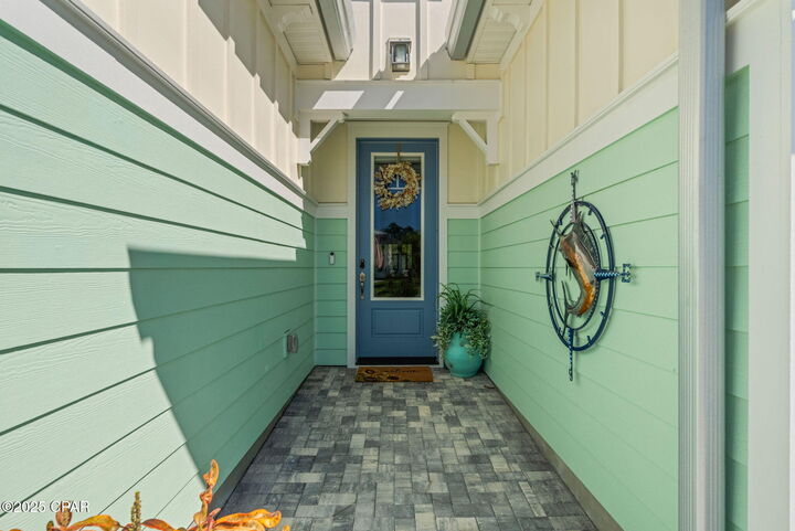 Property Photo: 9302 Paradise Drive FL 32413