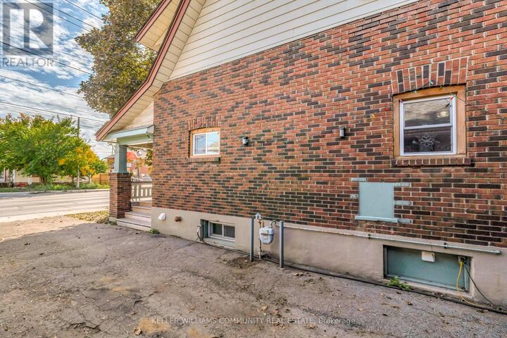 Property Photo: 112 Lansdowne Street West ON K9J 1Y1