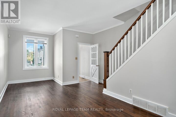 Property Photo: 27 Ivy Crescent ON K1M 1Y1