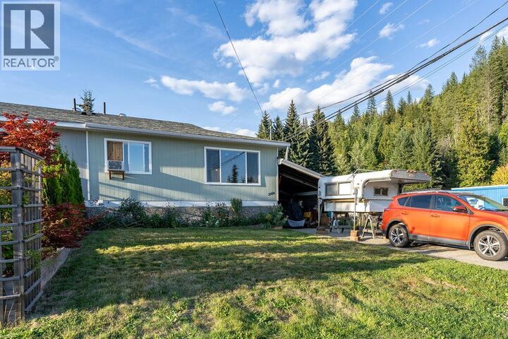 200 Viers Crescent  Revelstoke BC V0E 2S0 photo
