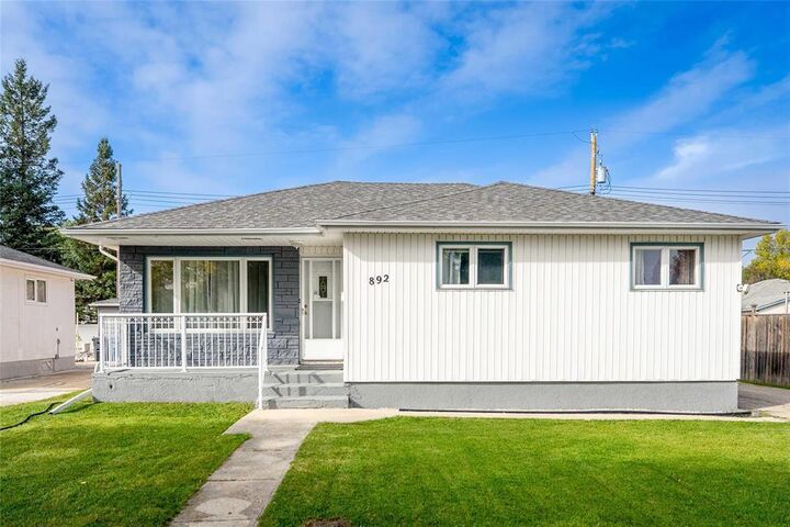 892 Airlies Street  Winnipeg MB R2V 2Z7 photo