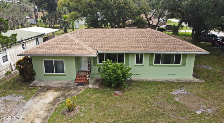 Property Photo:  5585 Lancewood Circle S  FL 32127 