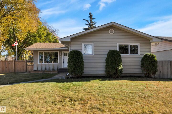 Property Photo: 4 Sunset Boulevard AB T8N 0N4