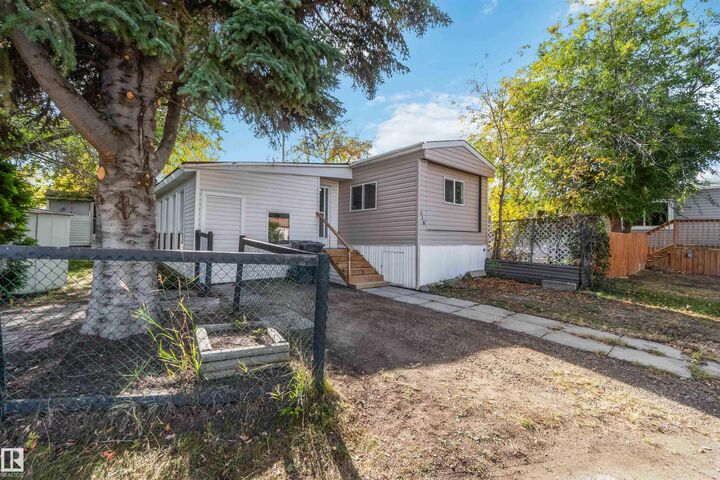 Photo de la propriété:  #118 305 Calahoo Road  AB T7X 3K9 