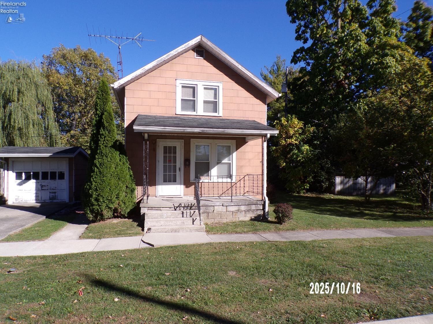 Property Photo:  115 N Taft  OH 43420 