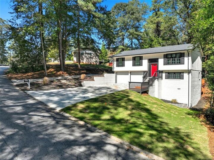 Property Photo: 3920 Wedgefield Circle GA 30035